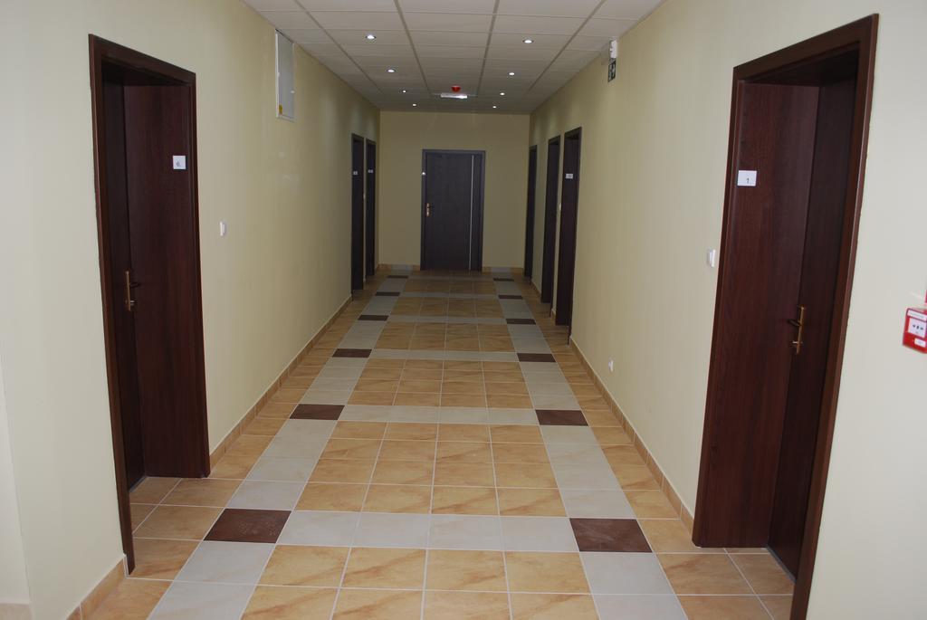 Aranytal Panzio Bed & Breakfast Komarom Ruang foto
